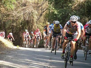 Pedalear de pie o pedalear sentado? Las ventajas de hacerlo de una forma u  otra