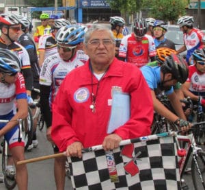 Un dirigente de tomo y lomo